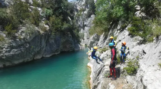 Barranquismo en la Sierra de Guara: ¡Reserva tu aventura acuática!